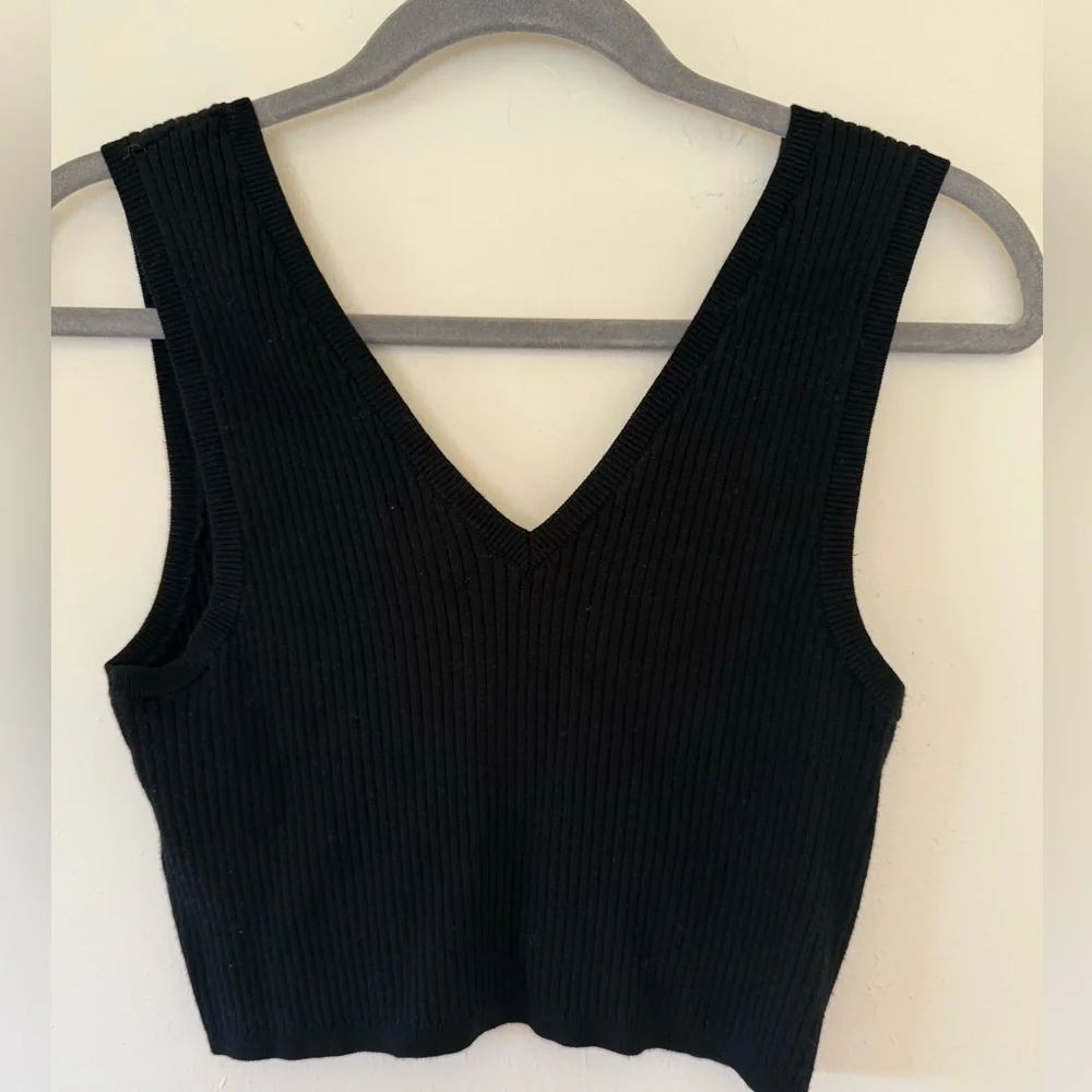 Open Edit Black Ribbed V-Neck Crop top - Picture 2 of 3